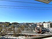 南西側が下がっており前面棟もないため眺望が広がり開放的♪