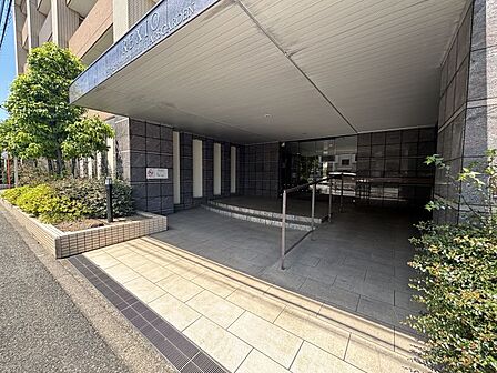 清潔感のあるエントランス!毎日の出入りが気持ちよくできる共用部です♪
