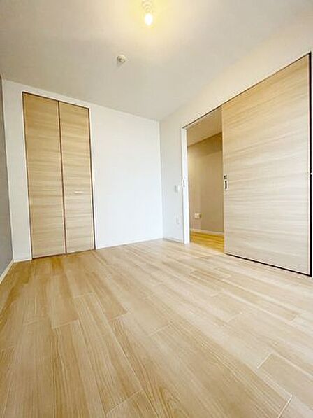 リビング以外の居室:洋室約6帖