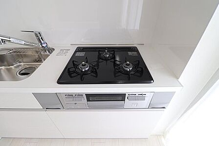 お料理がはかどる三口コンロ