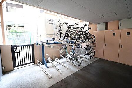 キレイに清掃された自転車置き場です