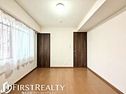 陽の光が差し込む明るい住戸です。