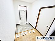 明るい光が差し込む玄関！