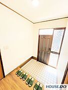 明るい光が差し込む玄関！