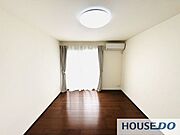 日差しの差し込む明るい部屋は光熱費も節約できます。