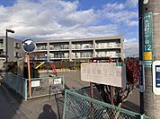 大沼町第3公園閑静な住宅街にある静かな公園です。すべり台やブランコがあり小さなお子様でも安心です。 490m