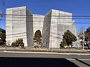 なかまちテラス公民館と図書館が一体化した「なかまちテラス」という名前の施設です。地域に根付いた施設で親しまれています。 260m