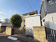 都会的な利便性と開放的な空気感が綺麗に調和した分譲宅地。遮るもののない広い空から優しい自然光がお部屋の奥まで届くような、明るくクリーンな住環境の中で、大切な家族と健やかな毎日を優しく育めます。
