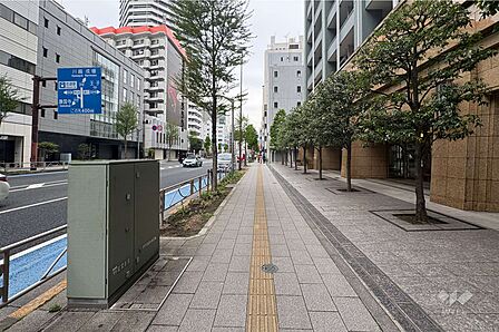 敷地南西側の前面道路