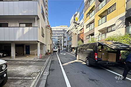 敷地南側の前面道路