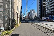 敷地の東側前面道路（北側から）