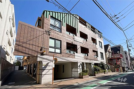 スターロワイヤル四谷大京町の外観（北西側から）