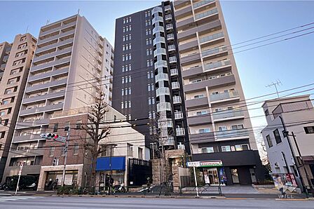 シティハウス文京本駒込の外観(北東側から)