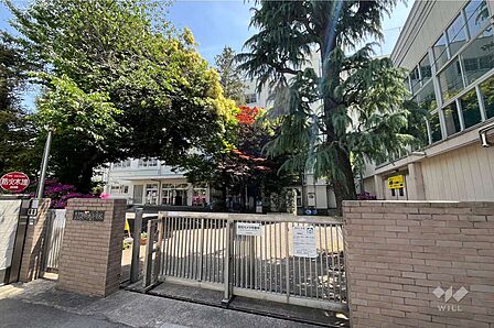 駒本小学校[公立]の外観
