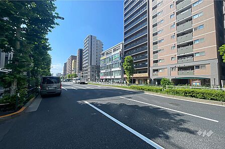 敷地の東側前面道路（北側から）