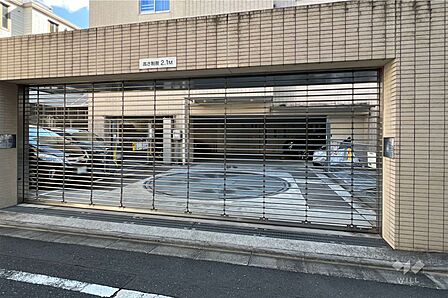 駐車場の出入り口（リングシャッター付き）