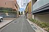 その他：敷地南側の前面道路（東側から）