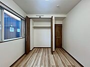 コンパクトながらクローゼットを備えた5.2帖洋室。ゲストルームとして使えば、ヒートショックの心配がない家でご両親や友人を快適におもてなしできます。