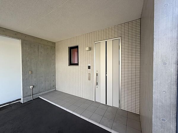 玄関を拡大表示