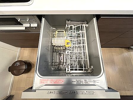 毎日の家事負担を大幅に軽減するビルトインタイプの食器洗い乾燥機を標準装備。節水効果も期待できます。