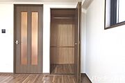 画像は別号室タイプの為現状を優先致します。