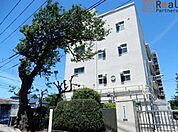 横浜市立上大岡小学校 徒歩3分。 220m