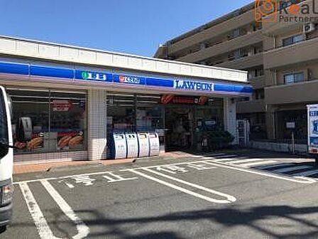 ローソン栗木一丁目店 徒歩8分。 640m