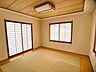 和室：陽当たりの良い和室です。