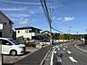 その他：歩道も整備された、片側1車線ずつの前面道路