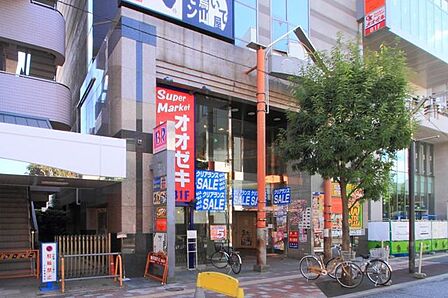 スーパーオオゼキ千歳烏山店 徒歩3分。 240m