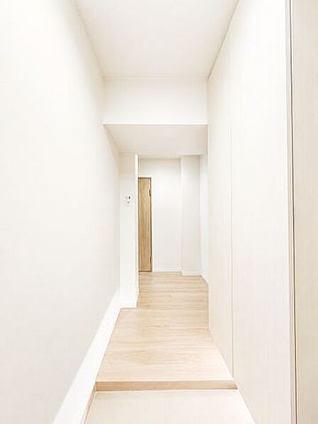 人感照明センサー付き。玄関収納完備。※AI加工画像につき現状と異なります