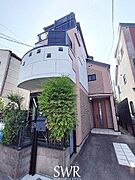3階建以上、中古戸建。ガレージ完備。