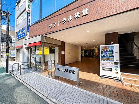 モニタ付オートロック・有人警備。※AI加工画像につき現状と異なります