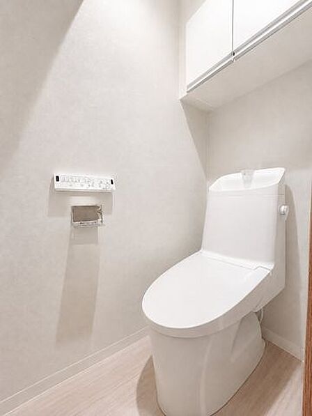 トイレ新調済。節水型・高機能トイレ採用。※AI加工画像につき現状と異なります