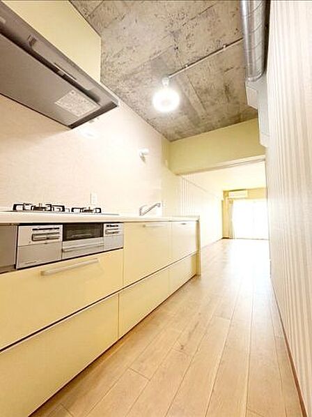 クロス・フローリング・建具新調。LDK12.8畳以上のリノベーション空間。