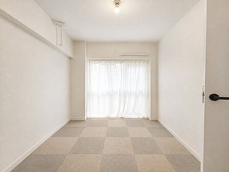 エアコン3基完備、2面採光。※AI加工画像につき現状と異なります