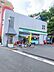 周辺：ファミリーマート 芦花公園駅北店 徒歩5分。 400m