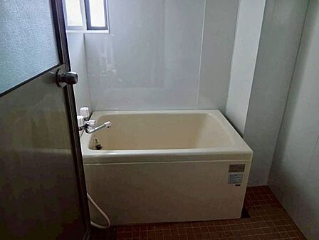 ◆窓があることで、空気の入れ替えや換気ができます。また、窓が開けられれば開放的な空間を作ることができ、リラックスしてお風呂を楽しめます。