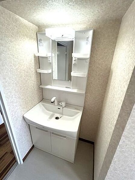 ◆白を基調とした清潔感あふれる洗面所
