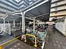その他：広々とした屋根付き駐輪場で自転車の出し入れもスムーズ。通勤・通学にも便利な環境です。