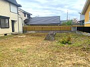 【庭】敷地の広さを活かしたゆったりとした庭。プライベート空間として、お子さまの遊び場やくつろぎのスペースにも最適です。