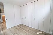 【4.8帖】壁一面に大容量のクローゼットがございます