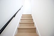 リビングを通る場所にあり、帰宅されたご家族と顔を合わせやすい間取りです。