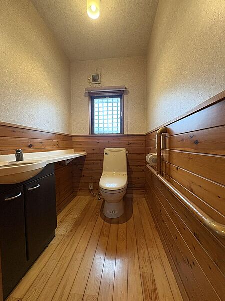 トイレを拡大表示