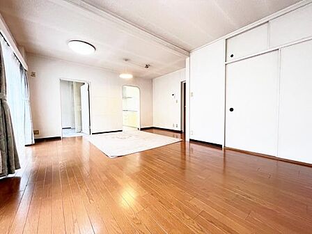 リビングダイニングになります。ご家族そろっての素敵な空間になりそうですね。