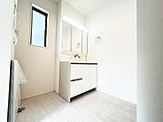 脱衣所は小さなお子様がいるご家庭にも重宝されます。