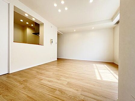 家族団らんの場所としてゆったりと居心地の良いリビングです。
