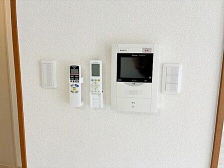 訪問者を確認できるTVモニター付きインターフォンです。
