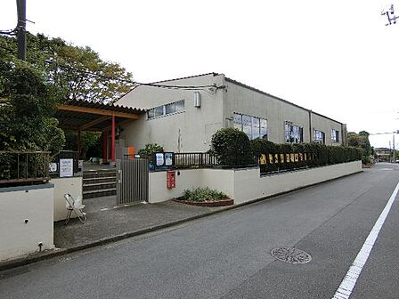 鶴川平和台幼稚園まで約940m(徒歩12分)