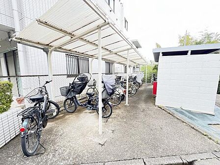 敷地内の駐輪場です。